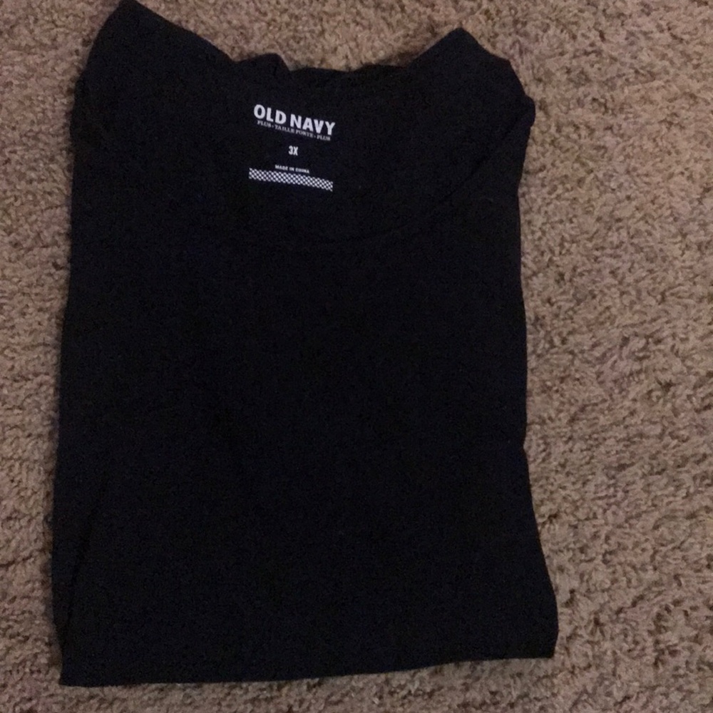 I am selling an old navy t- shirt